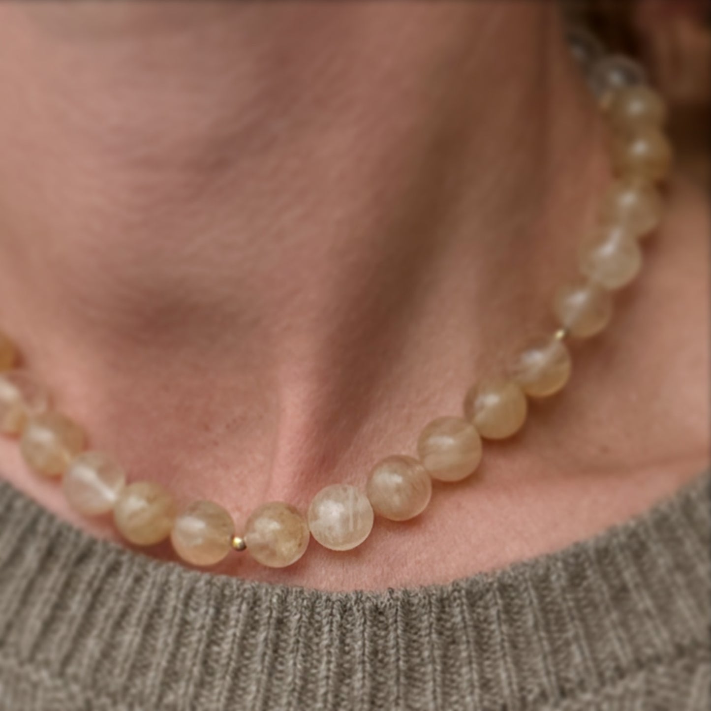 Citrinhalskæde med 12 mm perler og 18 kt guld